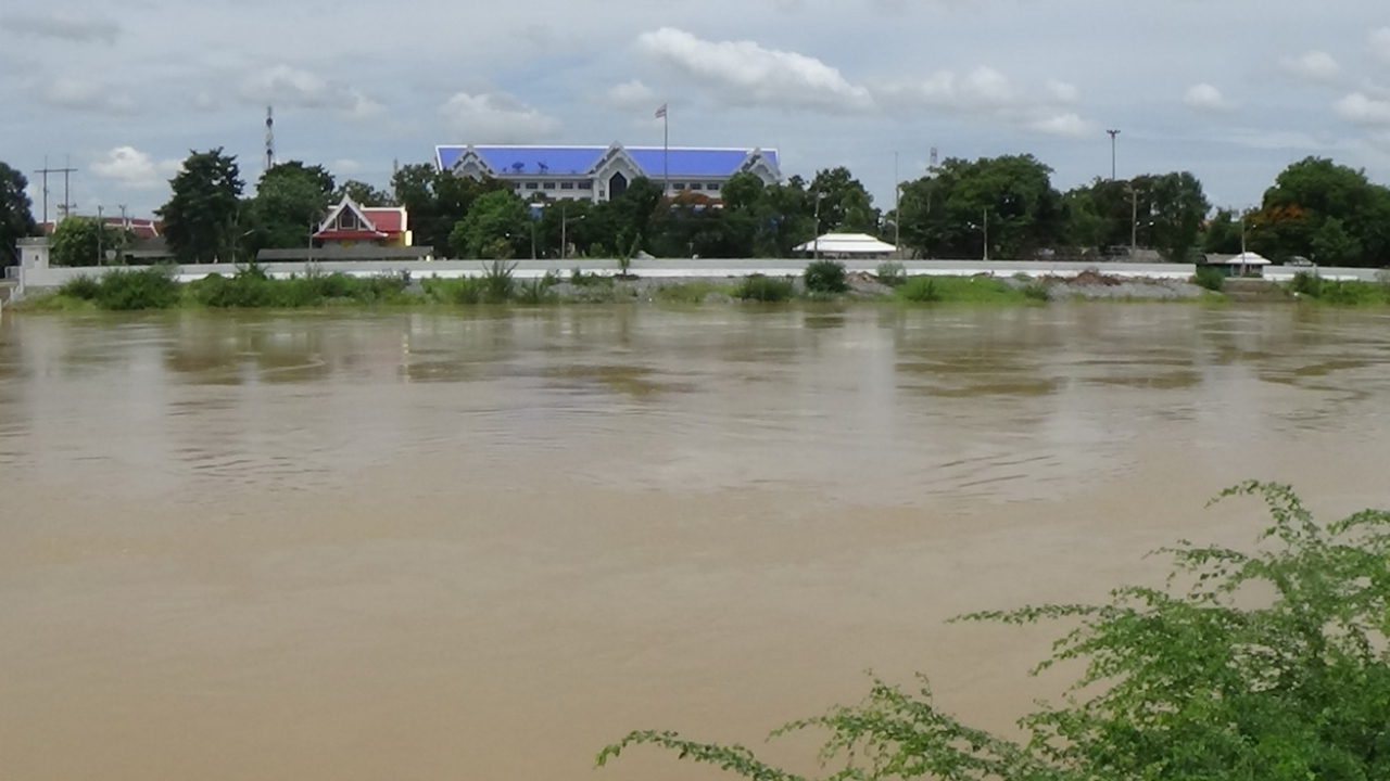 ฝนตกต่อเนื่อง! น้ำเจ้าพระยาเพิ่มสูงขึ้น นครสวรรค์หวั่นนาข้าวเสียหาย