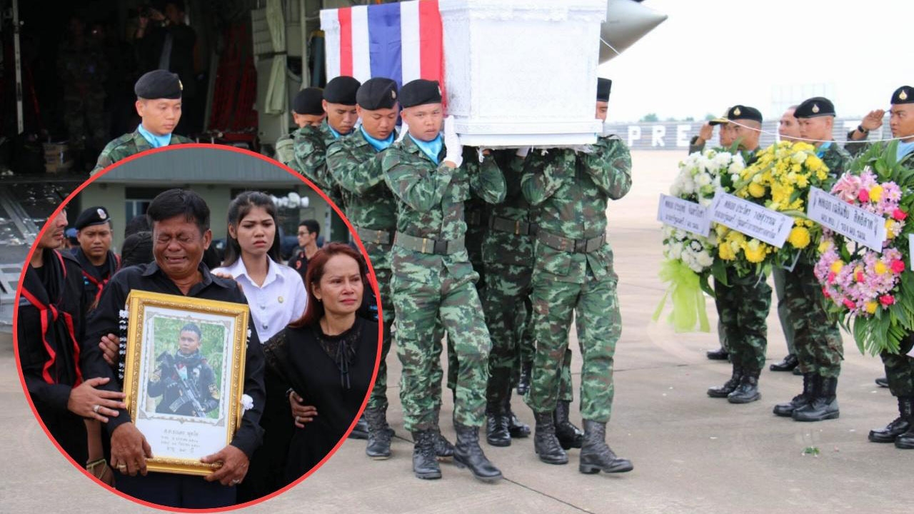 เศร้า พ่อยืนกอดรูปร้องไห้ รอรับศพ ‘ส.ต.ธเนตร พุทโธ’ ทหารกล้ากลับบ้าน