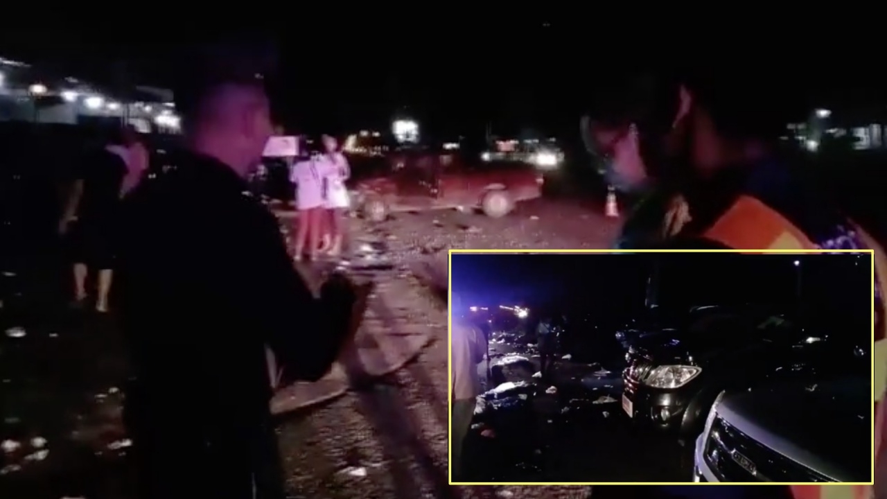 กระบะเสียหลักชนเต็นท์รถ ริมถนนที่อุดรฯ เสียหายหลายคัน คนขับทิ้งรถหนี
