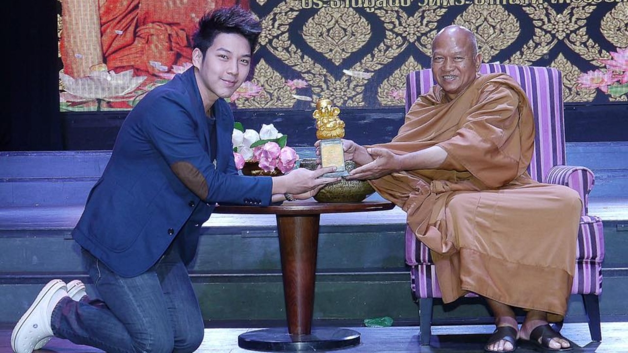 ไม่วายเกิดดราม่า! จวก ดีเจเก่งเกียร์ R รับรางวัลอภิชาตบุตร ครั้งที่ 3 