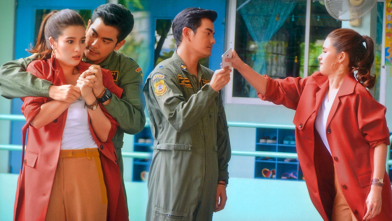 วิว กรี๊ด!โดน ฌอห์ณ หยาม กอดฟรีแถมยังหาว่าอ่อย