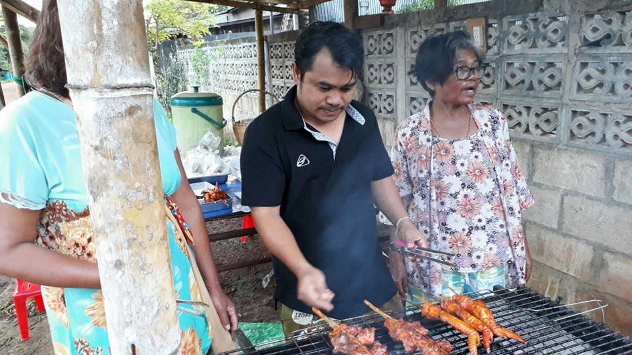 อยากให้แม่สบาย เบื้องหลังชีวิตครูดอย ตื่นตี4 ย่างไก่ก่อนไปสอนหนังสือ  