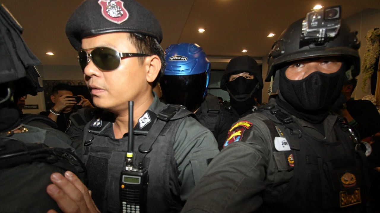 คุม 'เอส' ถึง สภ.แก่งคอย สภาพสุดอิดโรย คุมเข้มหวั่นทำร้ายตัวเอง 