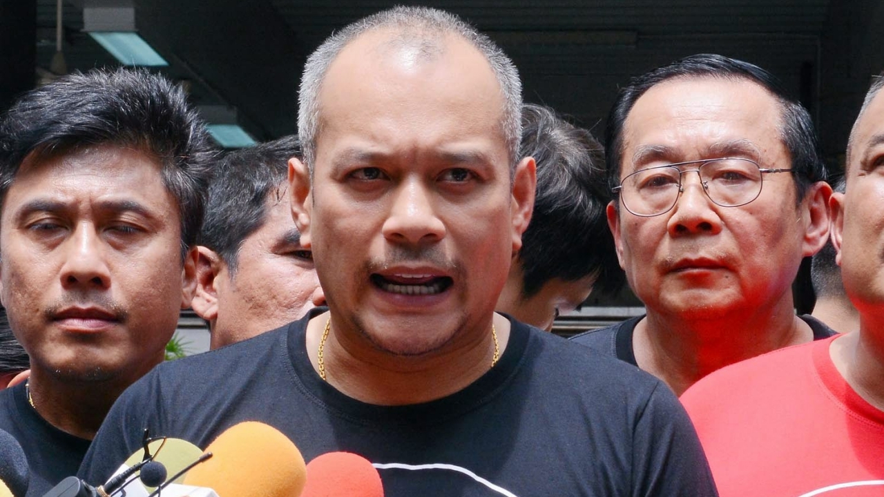 'เต้น' บุก ป.ป.ช. ถามหาความเป็นธรรม งัดหลักฐานใหม่ จี้รื้อคดีม็อบปี 53