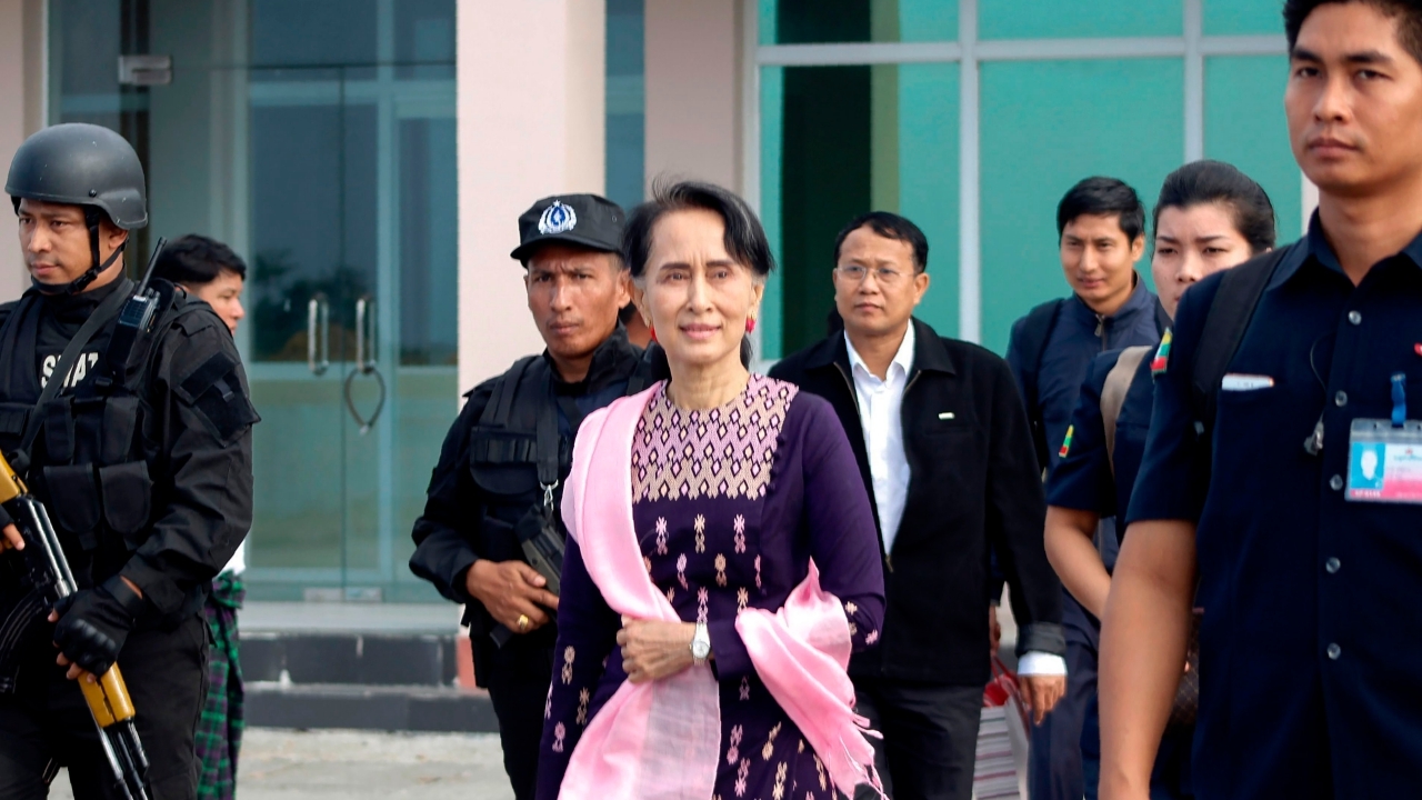  ซูจี ลงพื้นที่ไปรัฐยะไข่ครั้งแรก โดนวิจารณ์หนักไม่ดูดำดูดีชาวโรฮีนจา 