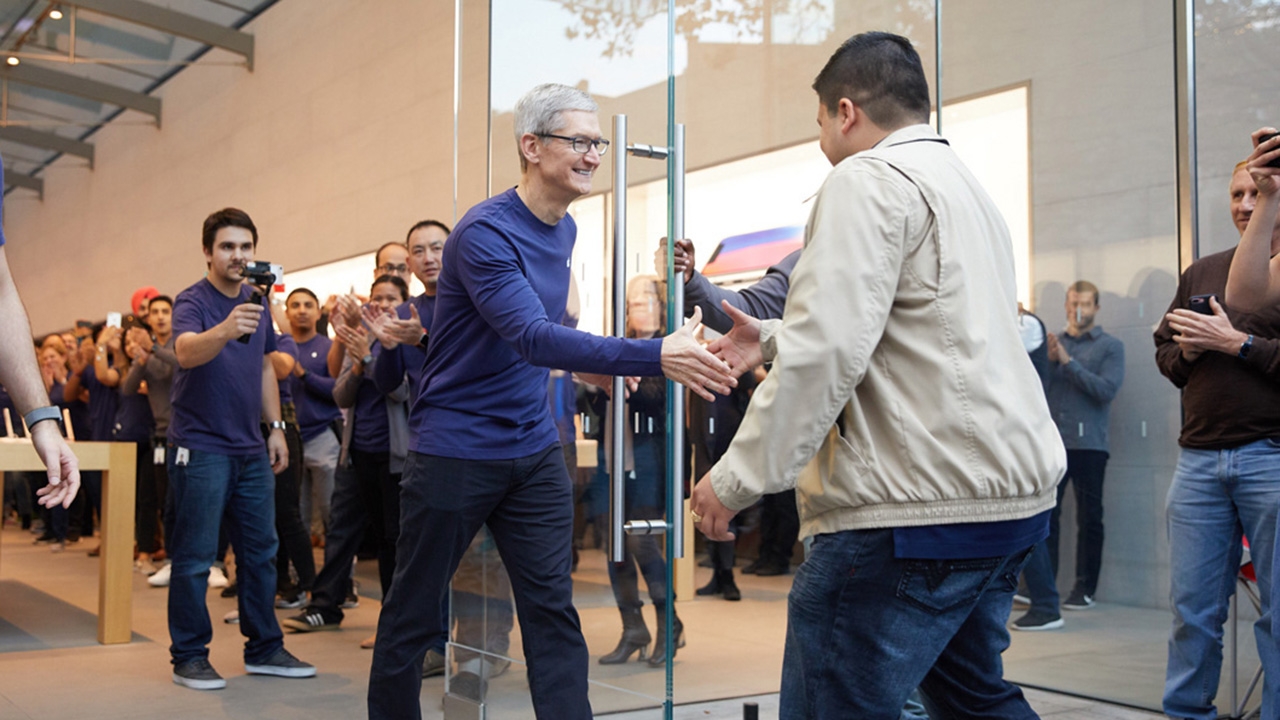 ประมวลภาพ ปรากฏการณ์คนต่อคิวซื้อ 'iPhone X' จากสาขาทั่วโลก