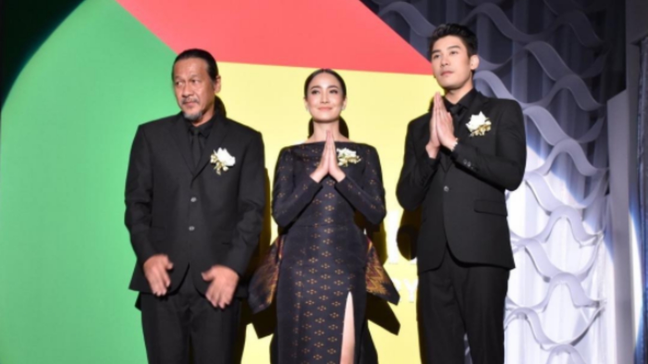 อ๊อฟ พงษ์พัฒน์ พา นาคี ขึ้นรับรางวัลละครยอดเยี่ยมที่ญี่ปุ่น