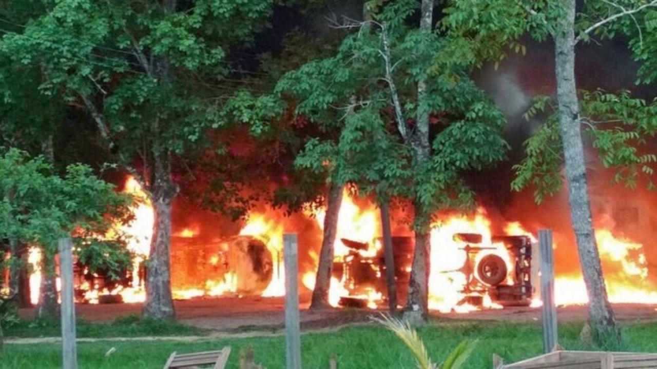 บราซิลวุ่น! นักล่าทองผิดกฎหมาย บุกเผาอาคารรัฐบาล แค้นถูกปราบปราม