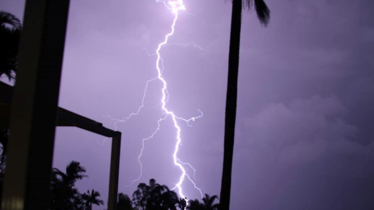 ช็อก ออสซี่ขวัญกระเจิง เจอฟ้าผ่าถี่ยิบไม่ถึง2วัน กว่า1.7 แสนครั้ง 