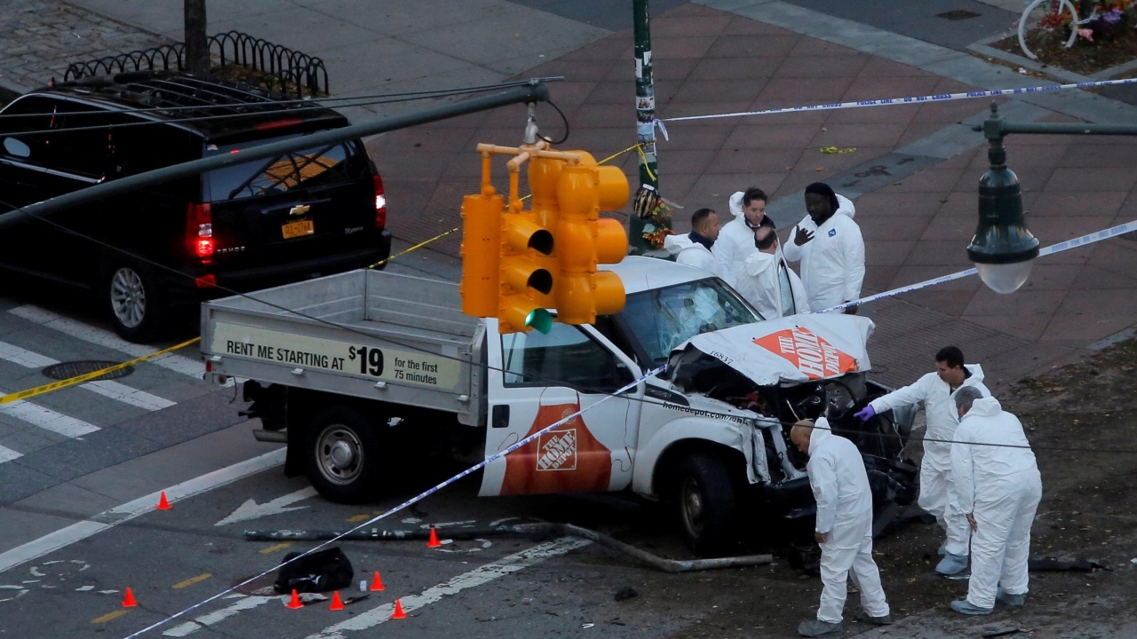 ระทึก! สหรัฐฯ ชายขับรถบรรทุกพุ่งชนคนในเลนจักรยาน ดับแล้ว 8 เจ็บ 15