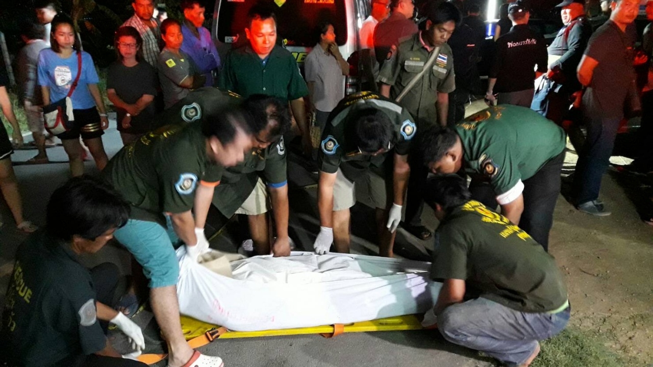 โหด! มือปืนดักยิงถล่มหนุ่มใหญ่ พรุน 12 แผล กลางเมืองสุพรรณฯ 
