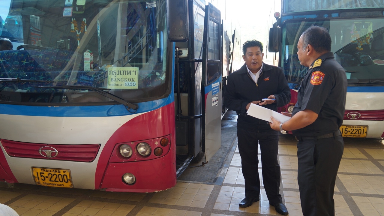 พนักงานรถขอโทษให้ครอบครัวลงกลางทาง เผย เด็กขวบครึ่งร้องไห้ดังตลอด 2ชม.