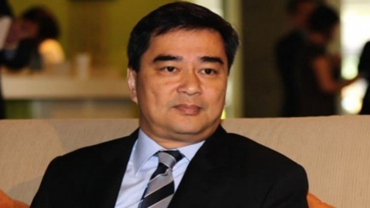 'มาร์ค' จี้'บิ๊กป้อม' แจงนาฬิกาหรู เตือน'บิ๊กตู่' อย่าอ้าง ปชต.ไทยนิยม