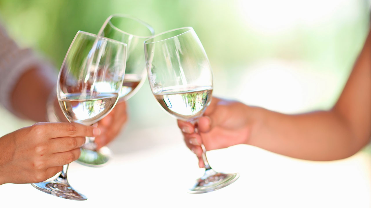 ทนายเตือนสายแข็ง ก๊งเหล้าเสียงดัง รบกวนเพื่อนบ้าน โทษอาญา ปรับ 5 พัน