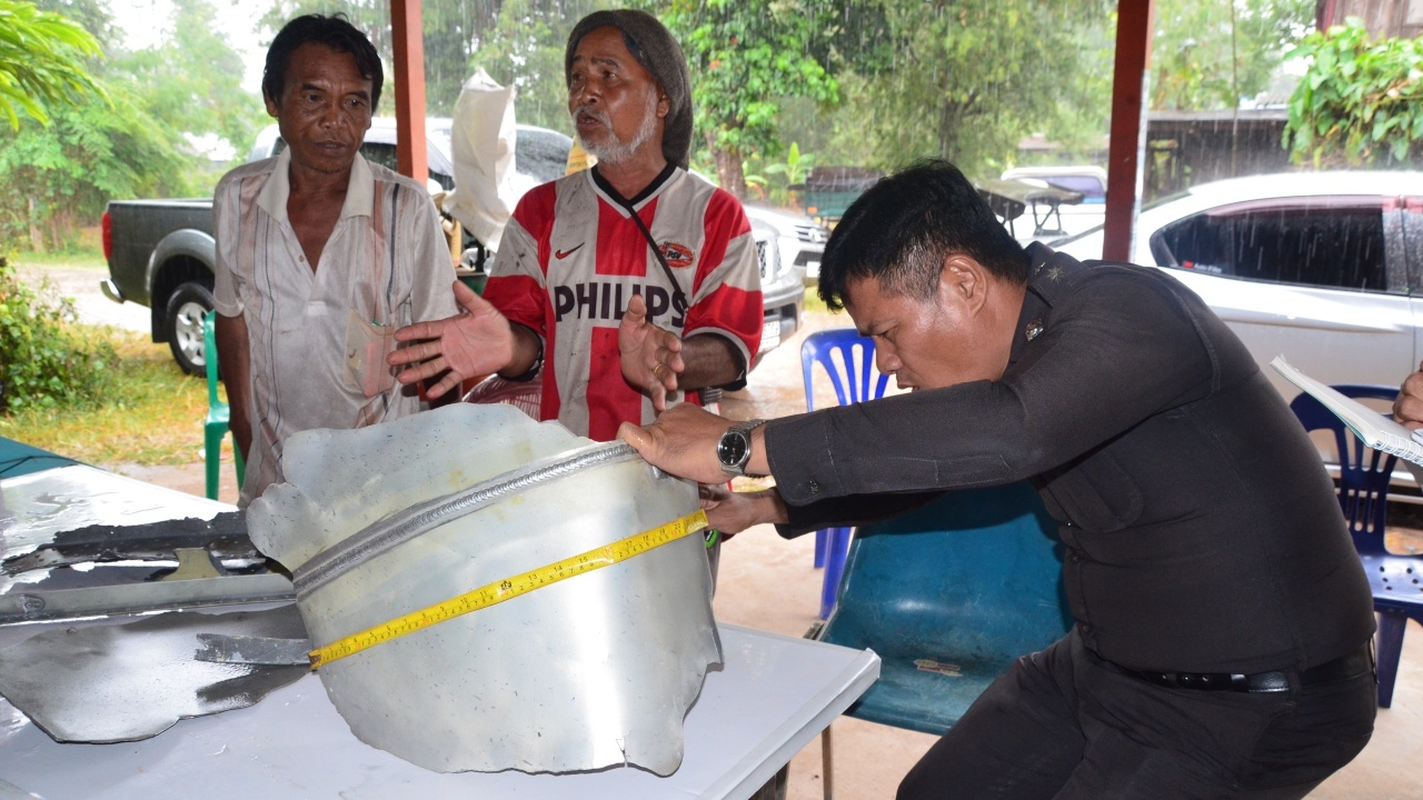  เจอ 8 ชิ้น วัตถุปริศนาตกจากฟ้าโขงเจียม คาดขยะอวกาศ ถูกยานแม่สลัดทิ้ง 