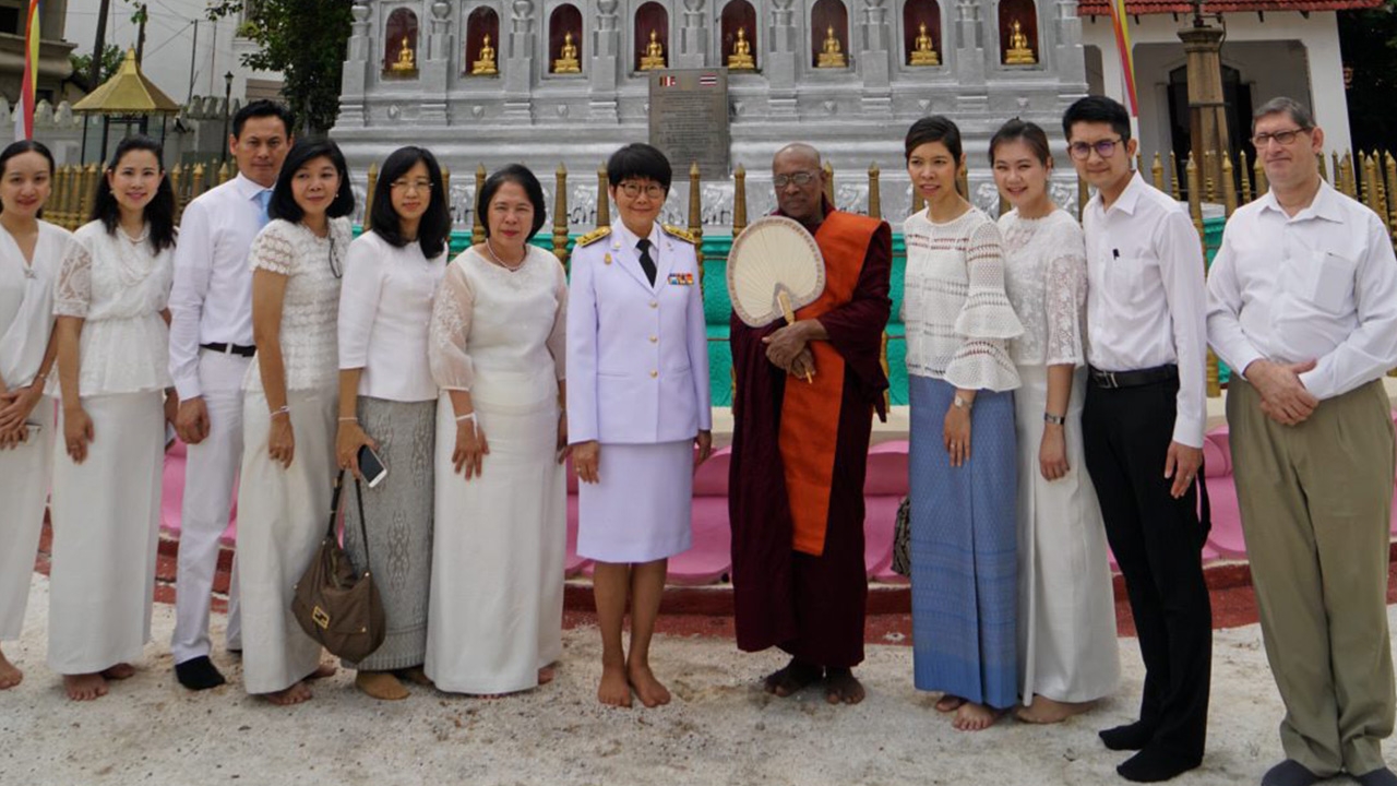 สมเด็จพระเจ้าอยู่หัว พระราชทานผ้าพระกฐินหลวง ไทย-ศรีลังกา สืบสานบุญวิถีชาวพุทธ