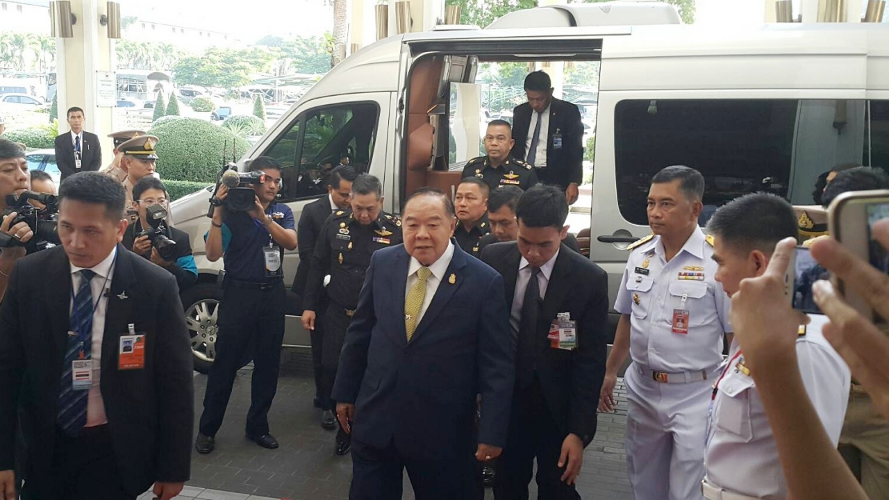 'บิ๊กป้อม' ปรากฏตัวแล้ว! หลังข่าวลือหลุดเก้าอี้ รมว.กลาโหม