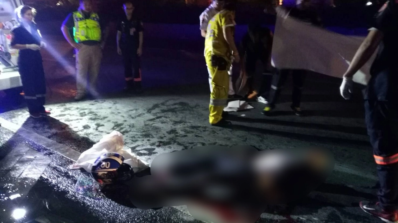 บิ๊กไบค์ชนขอบสะพาน หนุ่มชะตาขาดร่วงพื้นดับสยอง หน้าฟิวเจอร์ฯรังสิต