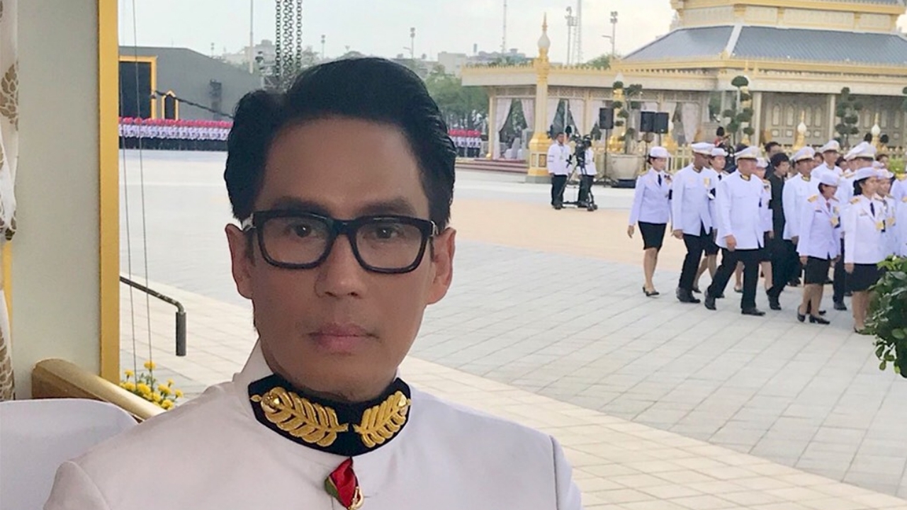 เบิร์ด ธงไชย ซาบซึ้ง เข้าถวายพระเพลิงพระบรมศพ กราบลาครั้งสุดท้าย