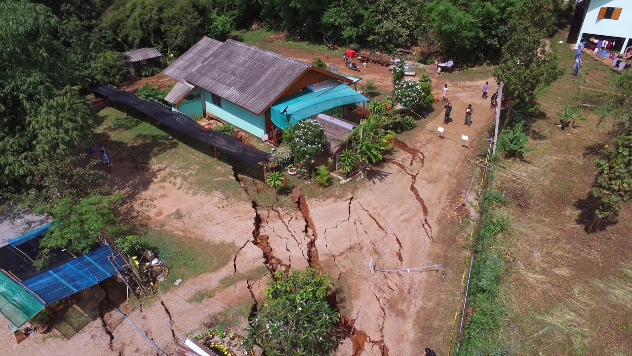 ด่วน! สั่งอพยพชาวบ้านแม่เมาะ พื้นที่ดินทรุดตัว ขยายวงกว้างกว่า 12.5ไร่