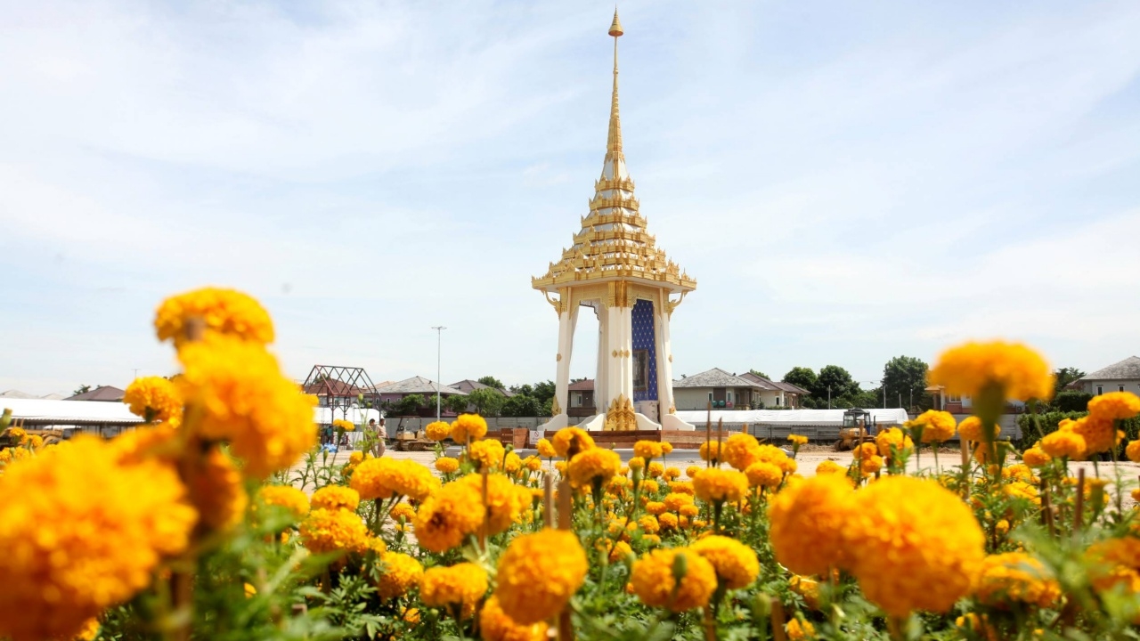 ทั่วไทย เริ่มบวงสรวงพระเมรุมาศจำลอง เตรียมพร้อมจัดพิธีถวายดอกไม้จันทน์