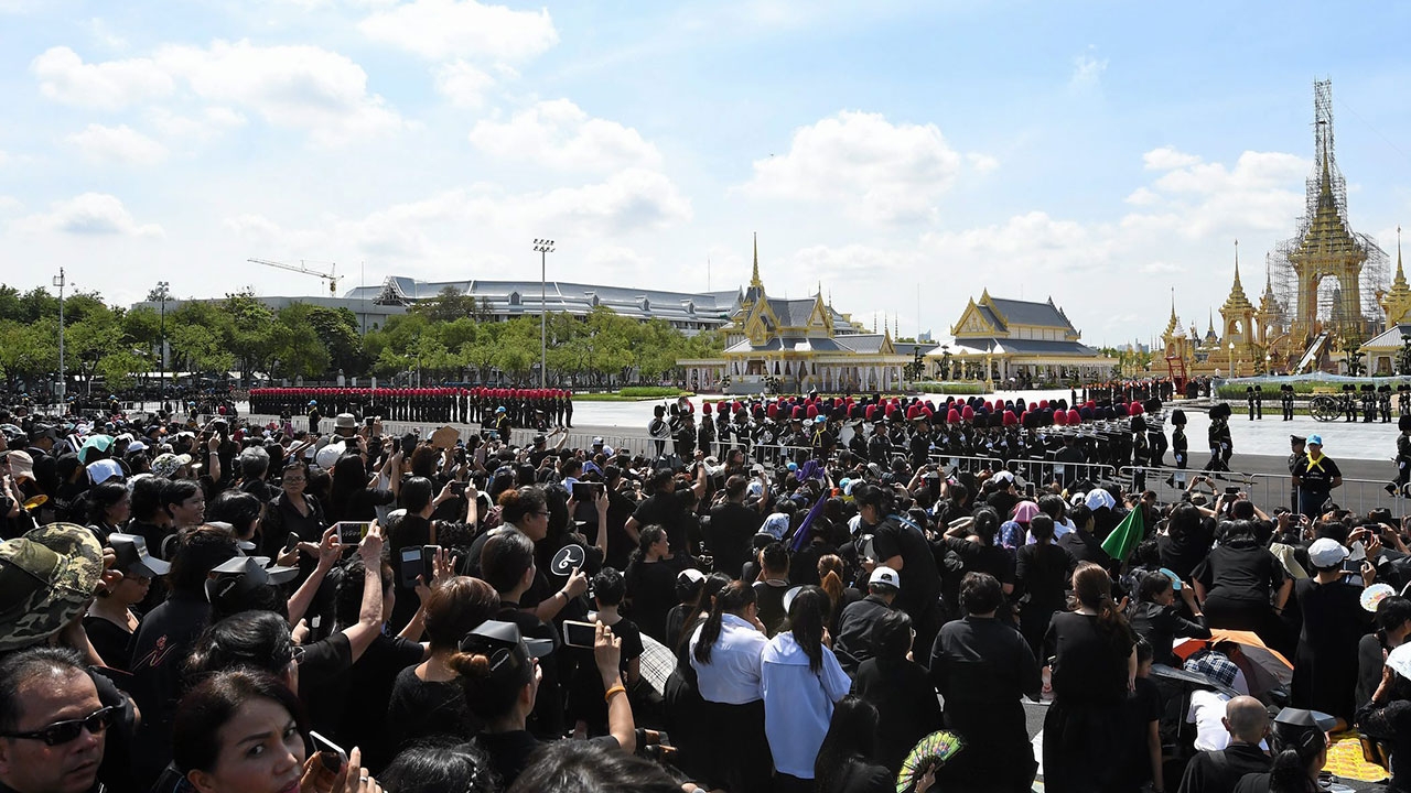 เดอะมอลล์-บลูพอร์ต อำนวยความสะดวกประชาชนร่วมพระราชพิธีถวายพระเพลิงพระบรมศพ
