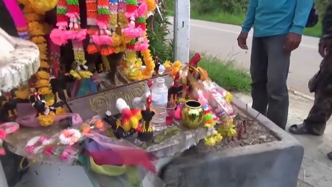 เจอแล้วหนุ่ม เท้าถีบพังรูปปั้นไก่ 'เจ้าพ่อคำใส' สำนึกผิดขอโทษ เพราะเมา