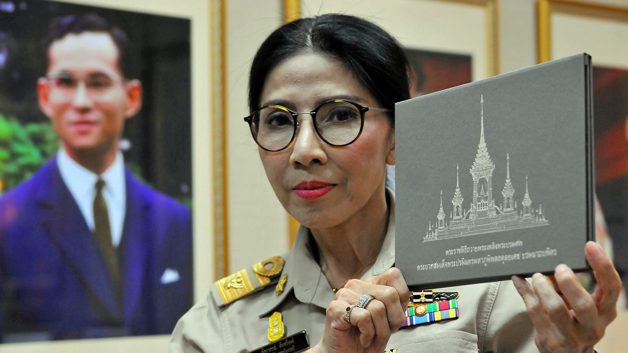 งดงามสมพระเกียรติ เปิดบัตรเชิญร่วมงานพระราชพิธีถวายพระเพลิงพระบรมศพ