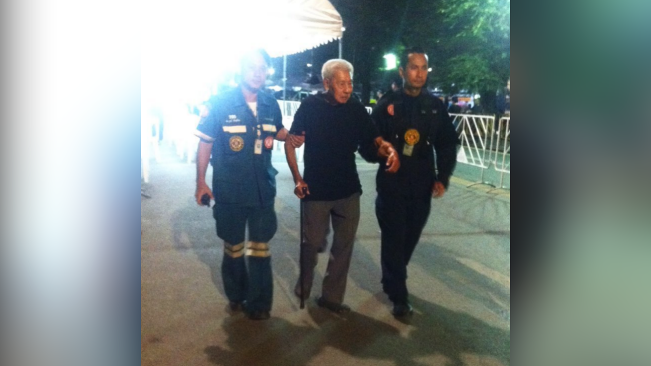 สาวขอบคุณ 'แฮ็ค' พาพ่อวัย 84 กราบ ร.9 ก่อนสิ้นใจบอก 'ในหลวง' มาเยี่ยม