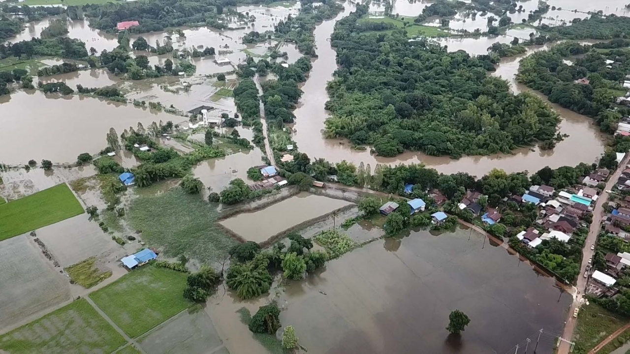 เขื่อนอุบลรัตน์ ปล่อยน้ำขั้นสูงสุด ชาวบ้านอพยพหนี หวั่นน้ำพองล้นท่วม