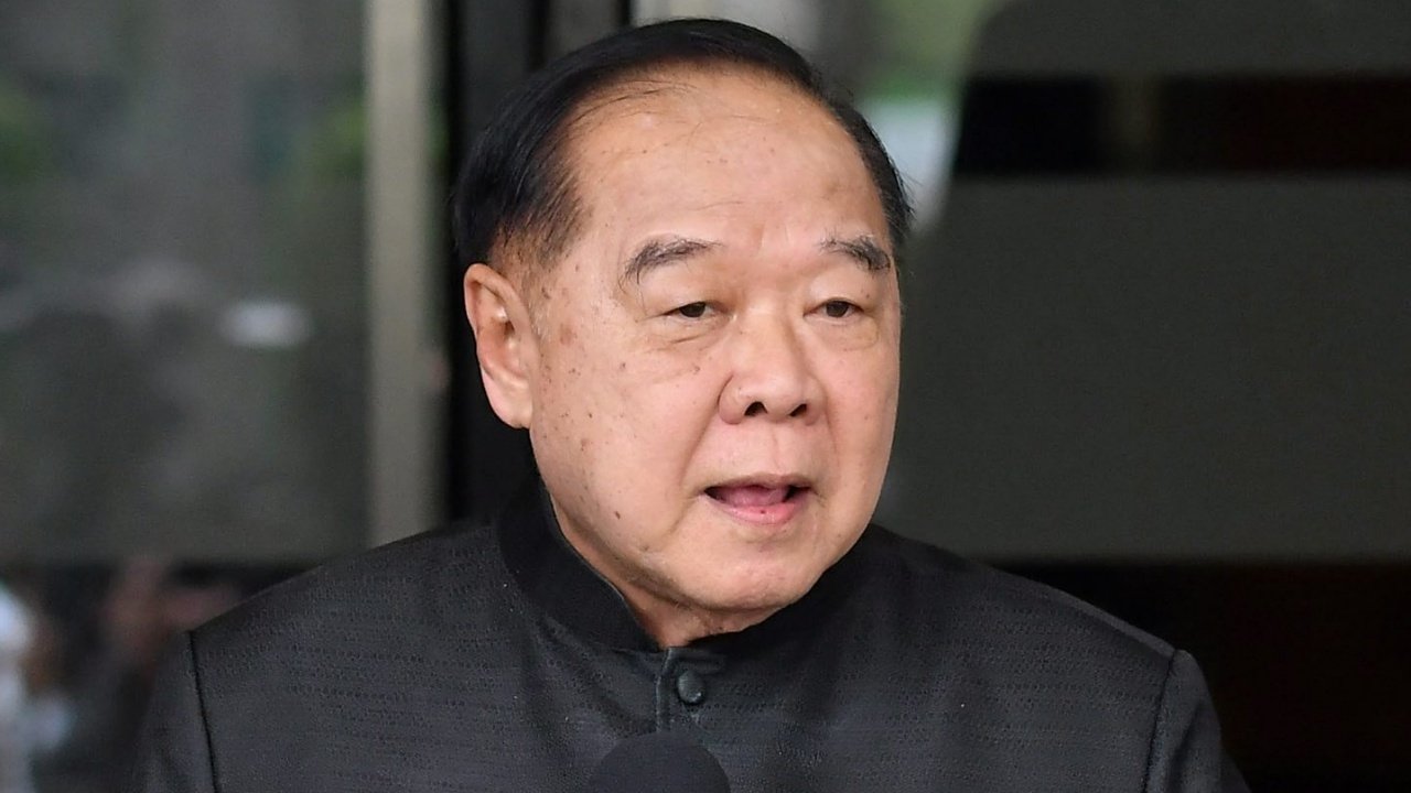 'บิ๊กป้อม' แจงปม 'บิ๊กตู่' ประกาศเลือกตั้ง ปี 61 ย้ำต้องไม่มีอุปสรรค