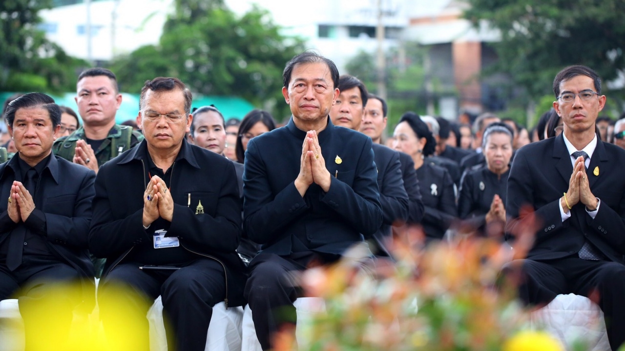 ชาวมีนบุรี น้อมรำลึกพระมหากรุณาธิคุณ พระผู้เสด็จสู่สวรรคาลัย 'ร.9'