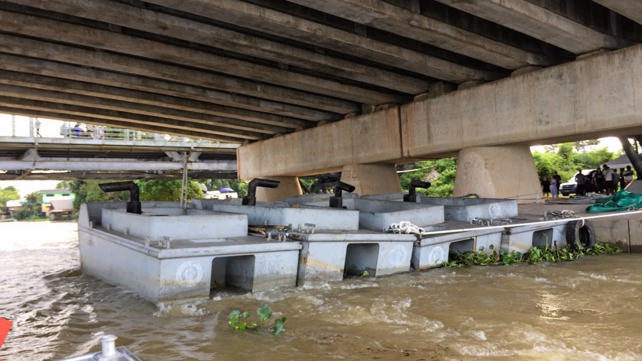 พร้อมสแตนด์บาย! ผบ.ทร. ติดตั้งเรือผลักดันน้ำ 12 ลำ รับมือน้ำท่วม กทม.