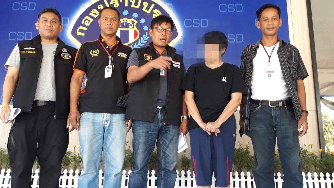 ทอมมิจฉาชีพ จนมุมกองปราบ หลังร่วมพวก หลอกขายลอตเตอรี่ตุ๋นเงิน 5 แสน 