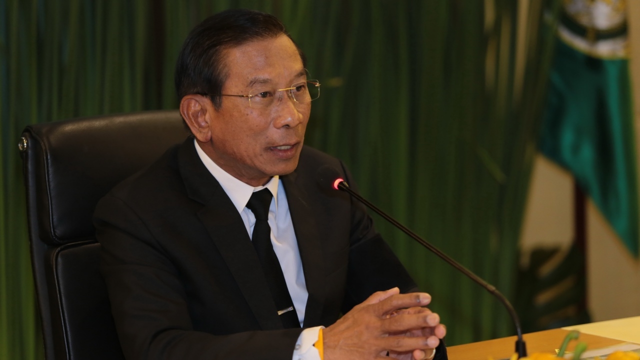 'บิ๊กฉัตร' ถกแผนปี 61 สืบสานเกษตรทฤษฎีใหม่ ถวายในหลวง ร.9