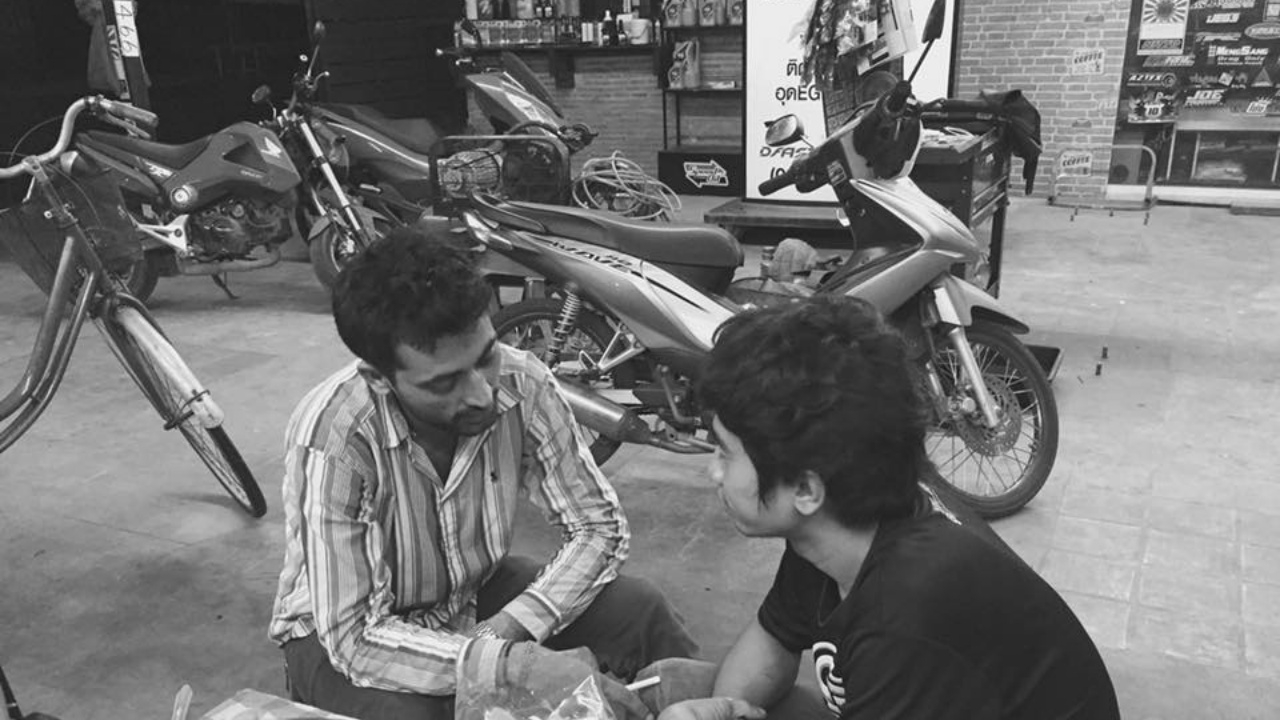 26 นี้ไม่ขายบังจะไปสนามหลวง...หนุ่มประทับใจคนขายถั่ว เทิด ร.9 เหนือหัว