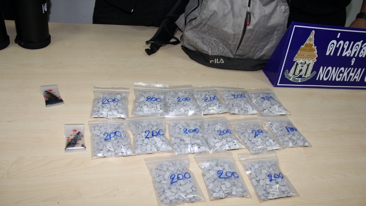 รวบคาด่านหนองคาย สาวกลับจากลาว ซุกยาอีในลำโพง กว่า 3 พันเม็ด