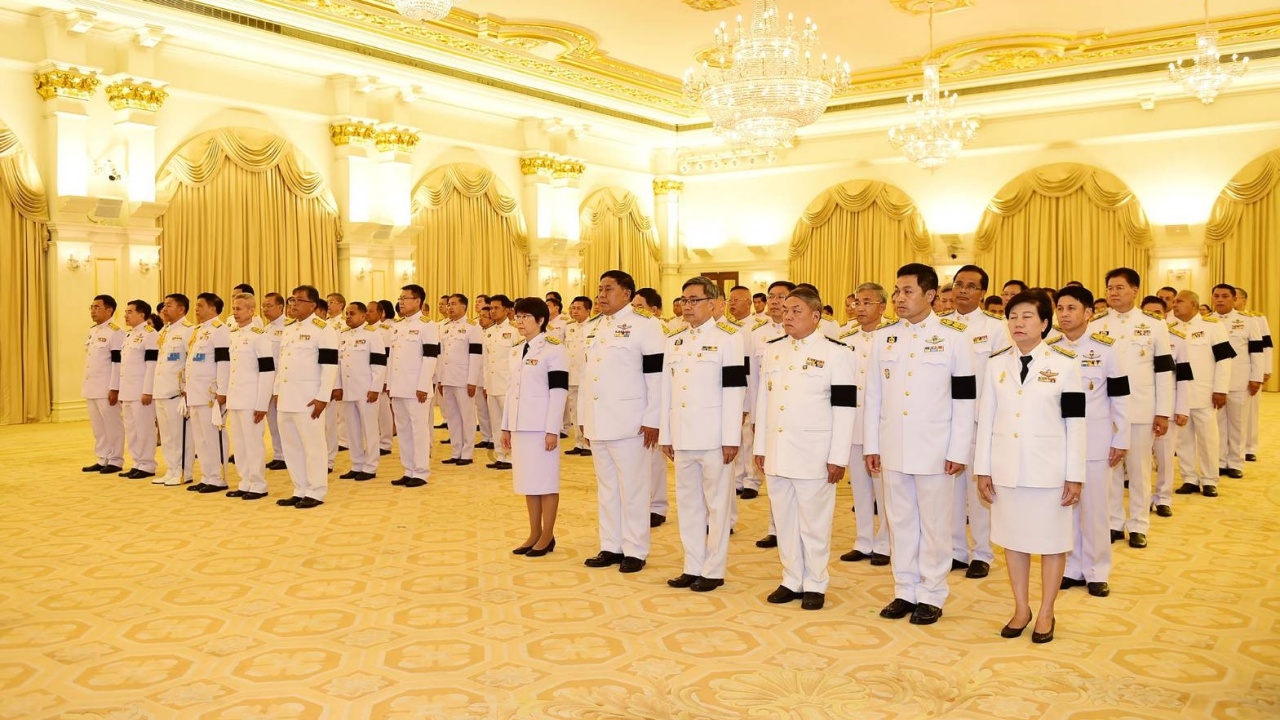 มหาดไทย รับไฟหลวงพระราชทาน ในพิธีถวายพระเพลิงพระบรมศพ 26 ต.ค.