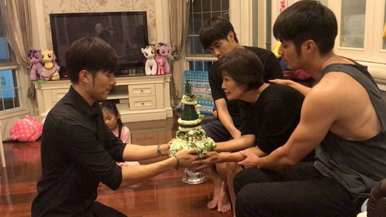 เผยคลิปตื้นตัน ภัทร ปล่อยโฮ ขอขมาลาบวช แม่-พี่บอย-พี่หน่อง ทั้งน้ำตา