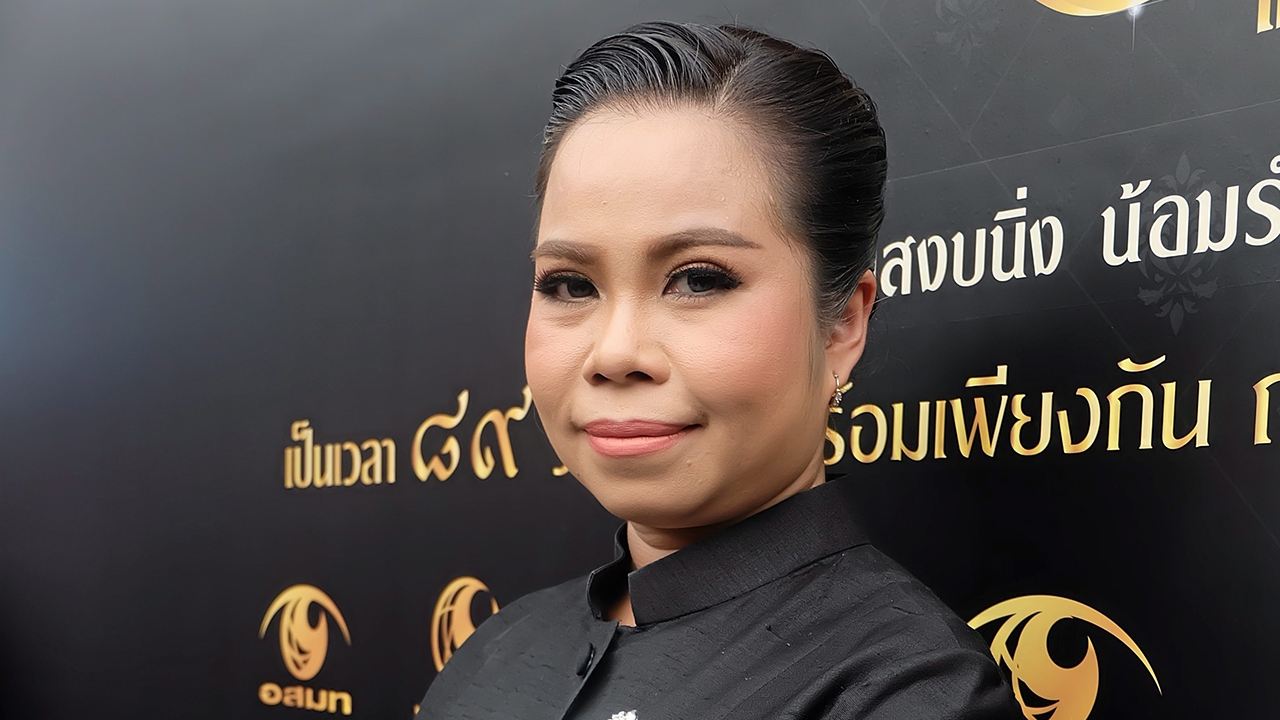 ตุ๊กกี้ ยึดถือในหลวง ร.9 ไว้ในหัวใจ อยากให้คนไทยเป็นลูกที่ดี เดินตามรอยพ่อ