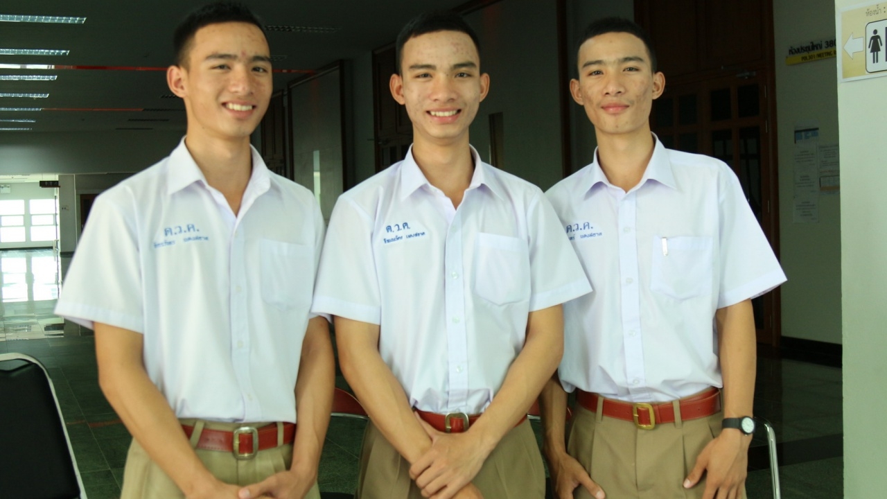 ฮือฮา แฝดเหมือน3จ.‘โจ-เจ-จิณ’ ชอบรัฐศาสตร์เหมือนกัน ลุ้นโควตาม.อุบลฯ 