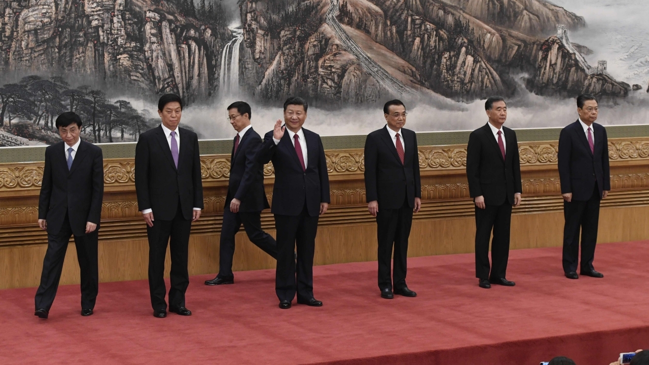 จีน เผยชื่อ ‘7 อรหันต์’ คณะกรรมการโปลิตบูโรชุดใหม่-สี จิ้นผิง นำทีม