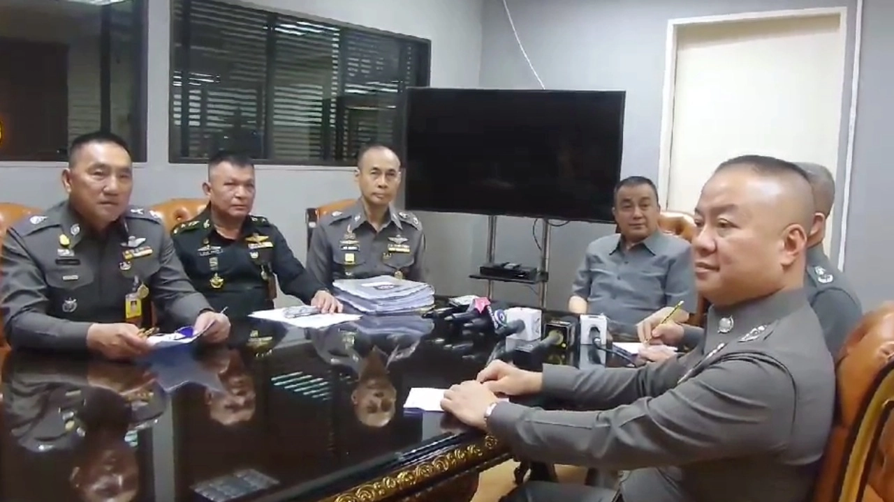 ‘ศรีวราห์’ เชือด 2 ตำรวจนครปฐม เอี่ยวพา ‘ยิ่งลักษณ์’ หนี ผิดอาญา 157