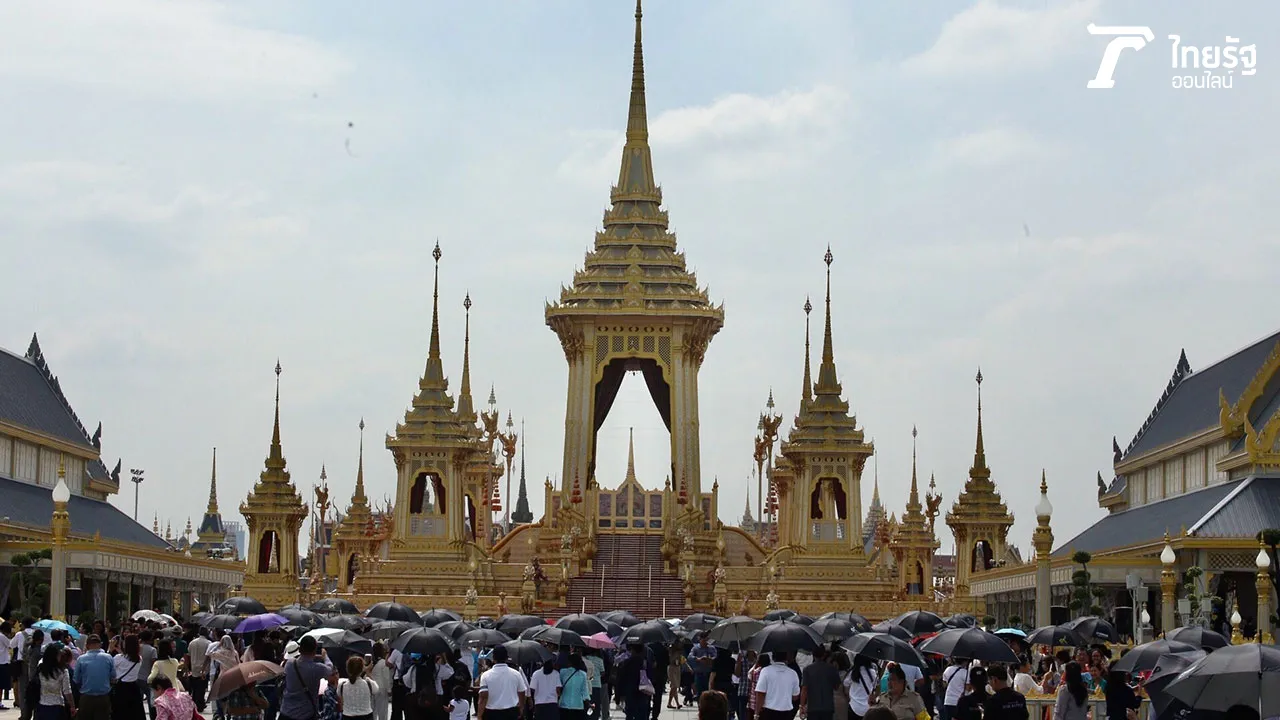 วันพ่อเปิดให้เข้าชมพระเมรุมาศปกติ ประชาชนทยอยคิวไม่ยาว