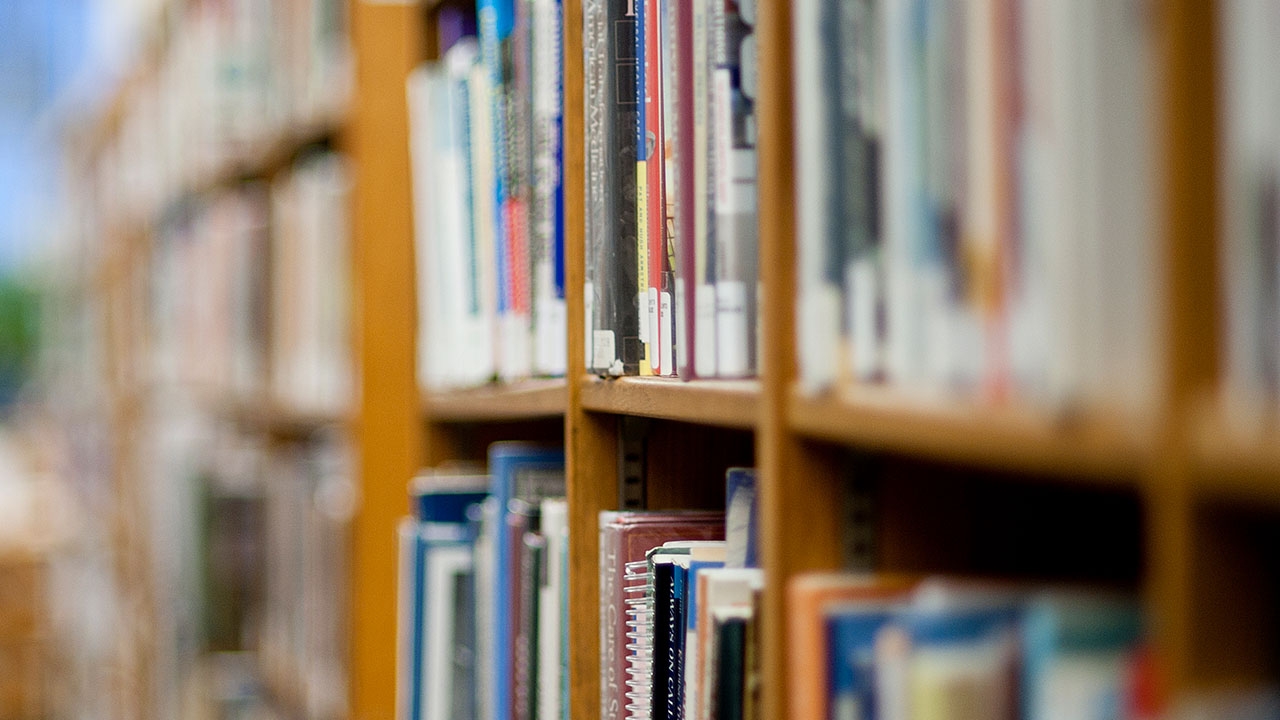 เดินหน้ารณรงค์ “พวงหรีดหนังสือ”