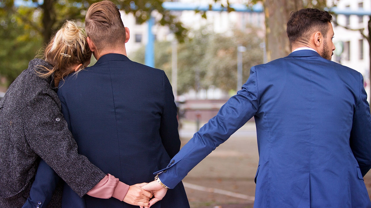 เรา 3 คน! หนุ่มเล่าชีวิตที่ไม่เหมือนใคร 'มีเมียคนเดียวกับเพื่อน'