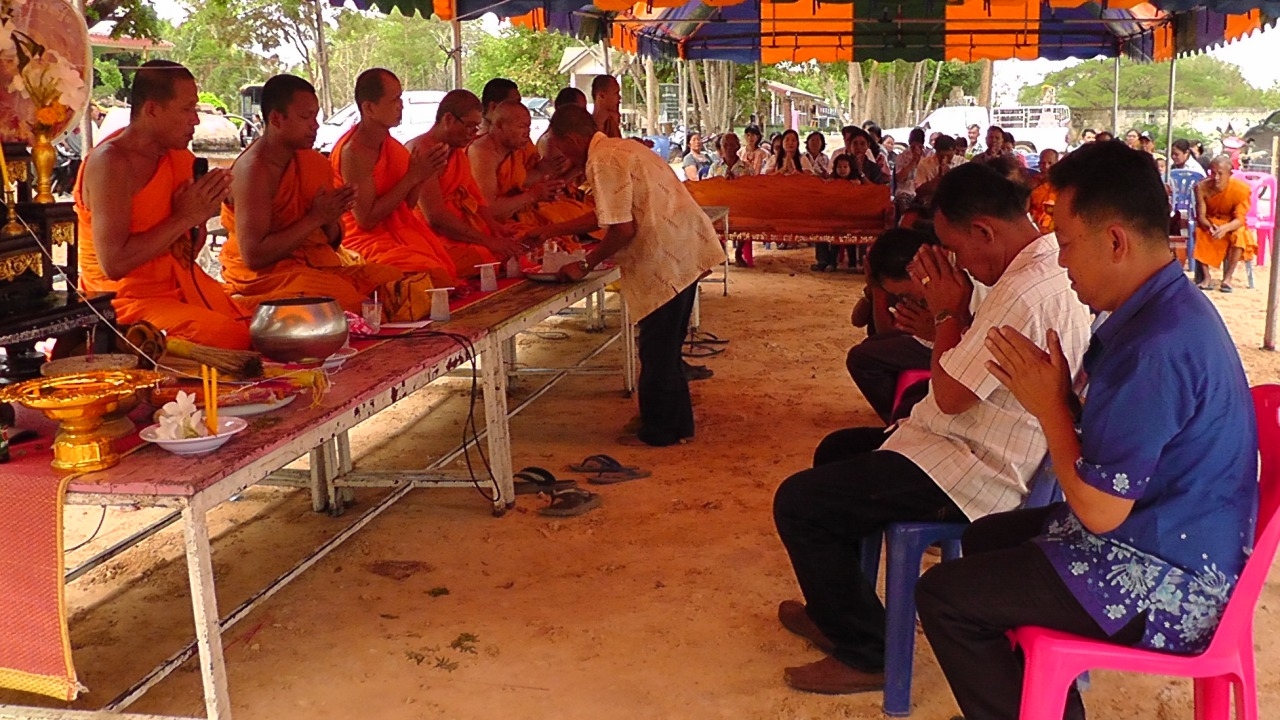 ปชช.ร่วมเป็นเจ้าภาพทอดกฐิน วัดที่ถูกลืมสระแก้ว หาทุนทรัพย์สร้างศาลาฯ