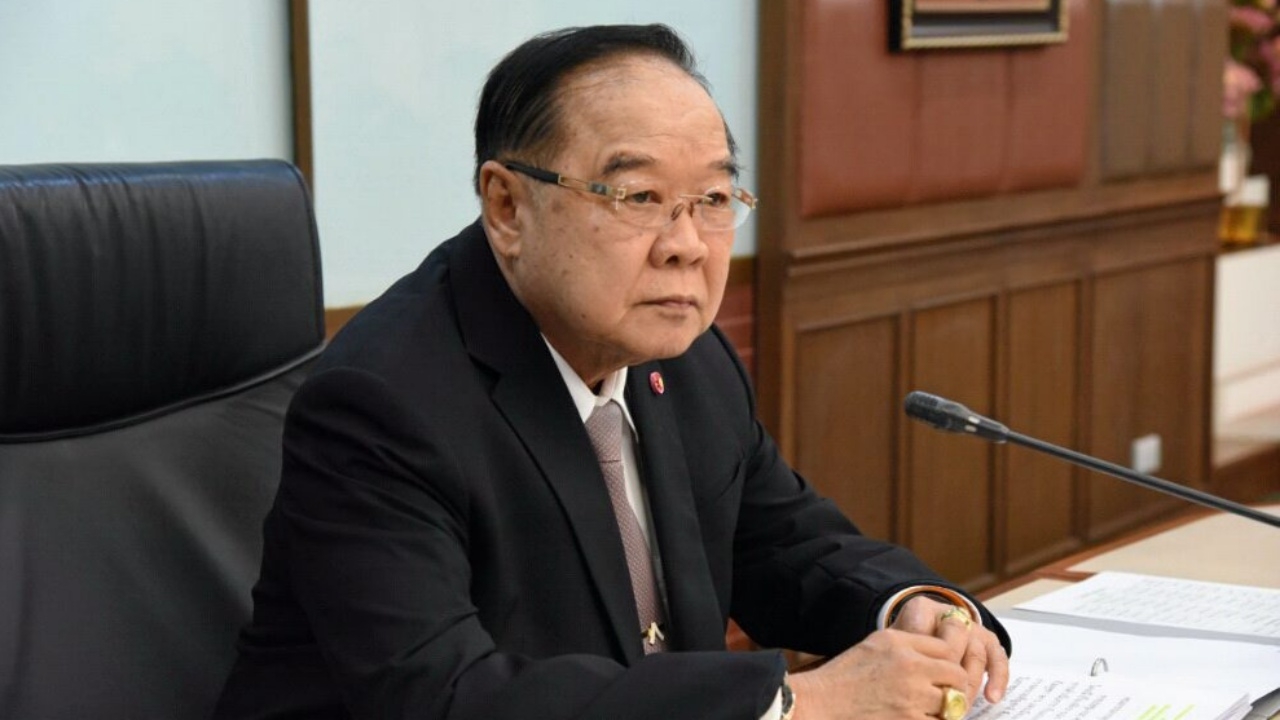 'บิ๊กป้อม' งดจ้อสื่อ หลังถูก ปชช.ลงชื่อ ตะเพิดพ้นเก้าอี้เกือบครึ่งแสน