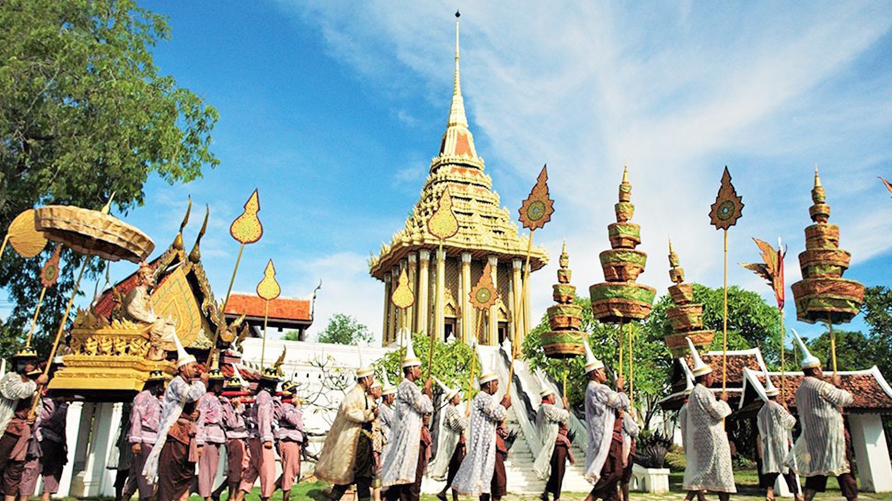 'เมืองโบราณ' ร่วมเฉลิมพระเกียรติยิ่งใหญ่ เปิด 'พระพุทธบาทจำลอง' ถ่าย 'ศรีอโยธยา'