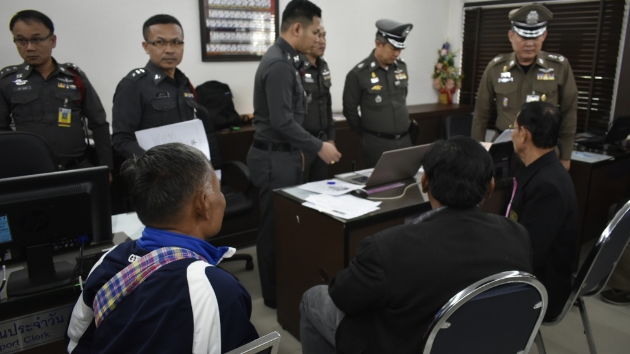 มอบตัวอีก 5 ม็อบสนับสนุน ‘ลุงป้อม’ โผล่พบตร. แค่มาให้กำลังใจจริงๆ